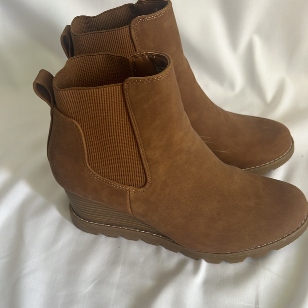 Universal Threads Linda Wedge Boot - image 4